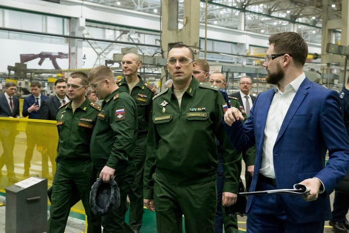 Замминистра обороны РФ Алексей Криворучко посетил Концерн «Калашников»
