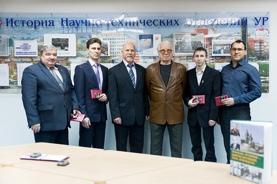 Концерн «Калашников» стал обладателем премии имени М.Т. Калашникова за проект «КМ-АК»