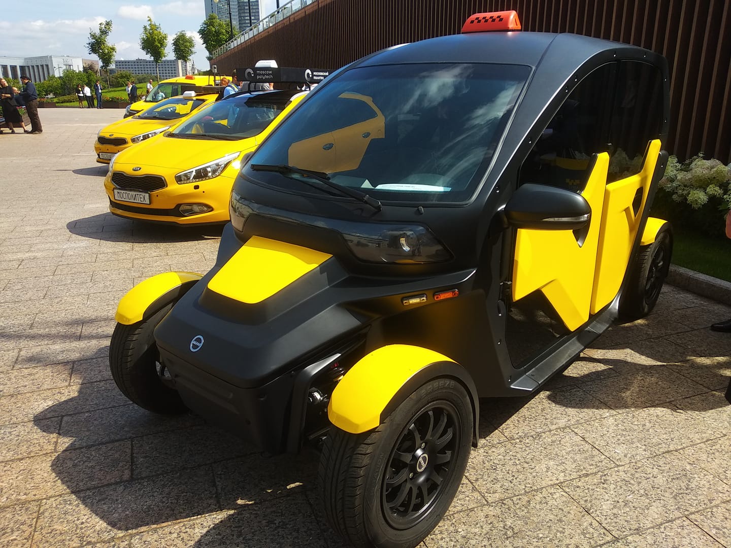 «Калашников» представил электромобиль для нужд такси 